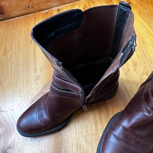 Aquatalia Low Heel Leather Bootie - Picture 6 of 8